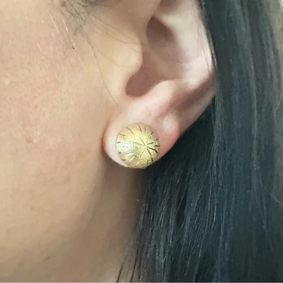 14k Solid Brushed Gold Sand Dollar Stud Earrings - Picture 10 of 16